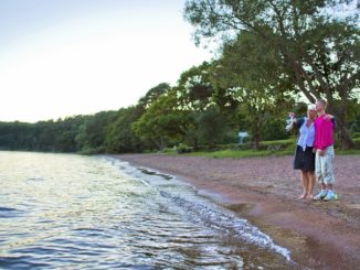 Bilden föreställer Sandviksbadet vid Roxen